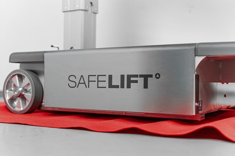 Stainless steel chassis cover with SAFELIFT logo